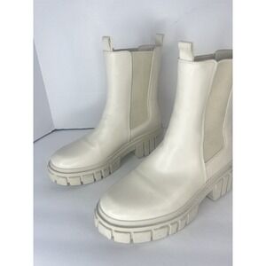 Qupid Women's Lug Sole Chunky White Boots. Size 7